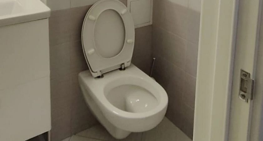 Почему стоит солить воду в унитазе. Запомните на всю жизнь