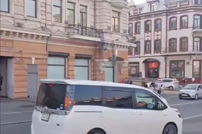 "Жизни не жалко?": жуткий случай в центре Владивостока разозлил народ – видео