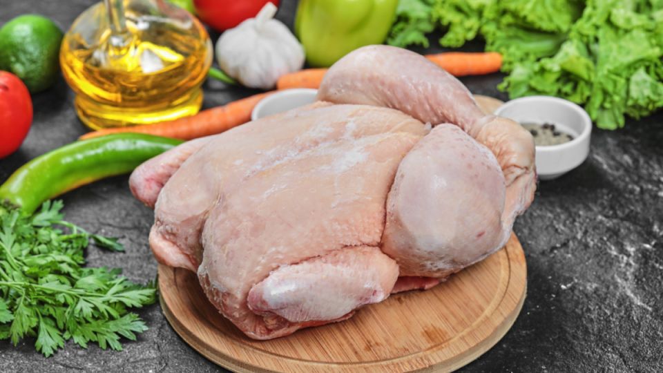 Химические тушки: как очистить покупную курицу от заводских наполнителей — по опыту работницы птицефабрики
