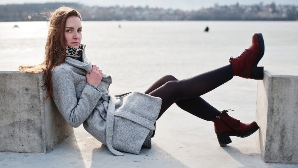Вовсе не «колхоз»: теплые колготки будут выглядеть стильно с этими нарядами