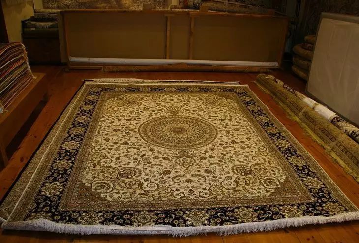 Самый лучший способ почистить ковер, не сдвигая его с места: больше никакой пыли, грязи и аллергенов