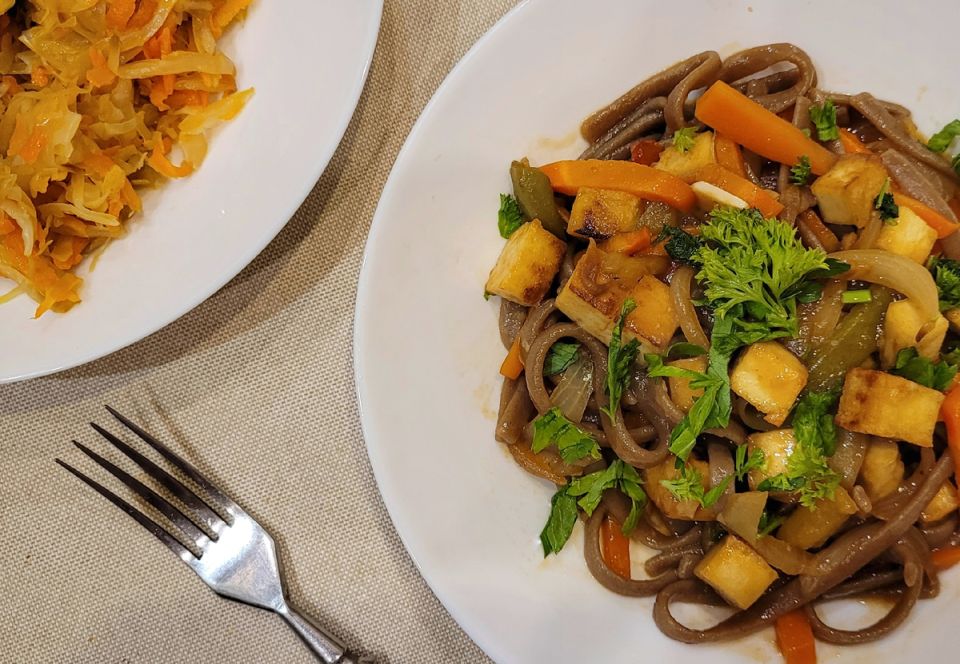 Соба с тофу: вкусный источник растительного белка для вегетарианцев