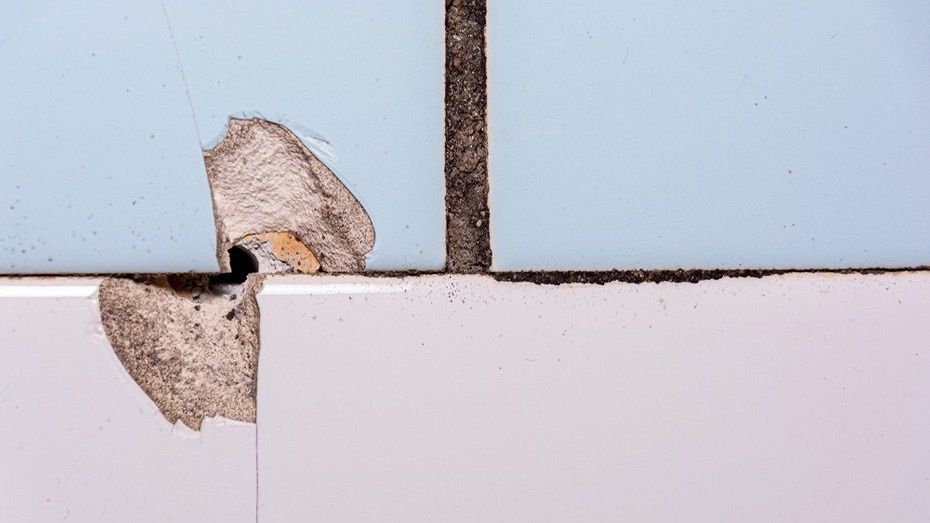 Как легко и быстро восстановить плитку в вашем доме: 8 эффективных методов