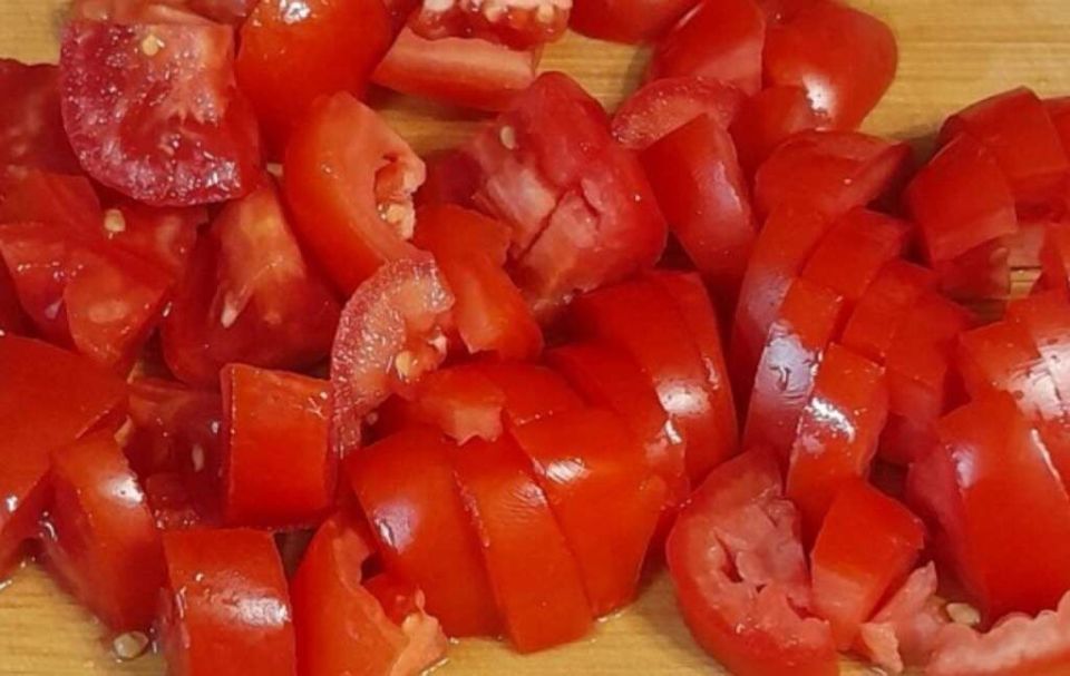 Почему обжарка томатной пасты меняет вкус блюд на лучшее