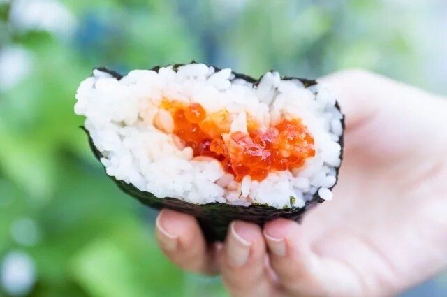 Онигири как спокойная привычка повседневного перекуса