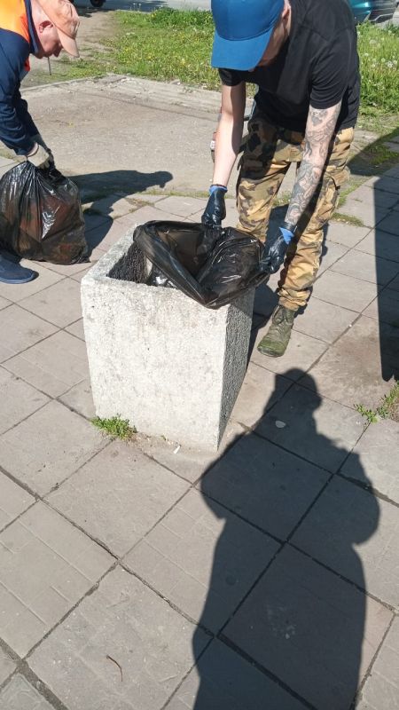          ,    