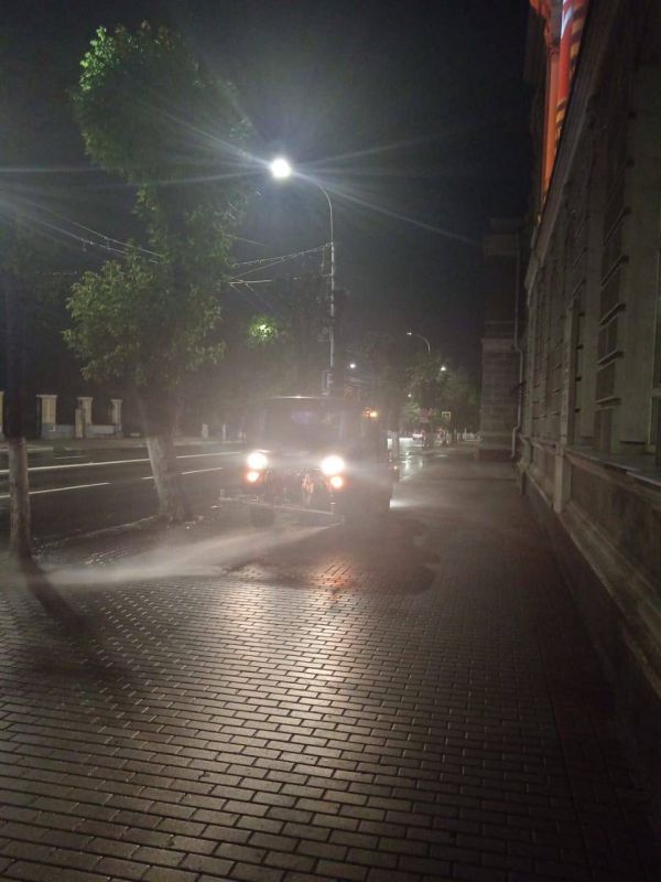В ночь на 20 июня поливомоечная техника работала на городских дорогах