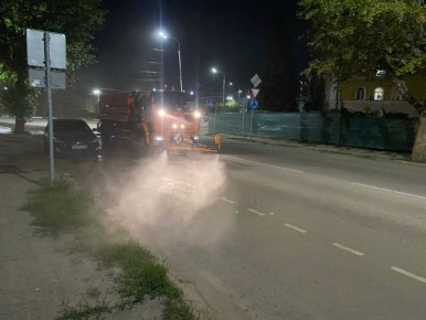 В ночь на 25 июля подбор и вывоз грунтовых наносов осуществлялся на улицах Введенская и Вознесенская