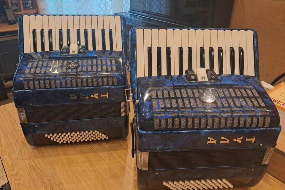                ,       3,7 
