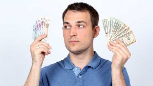 Продавать или подождать: как быть обладателям долларов, посоветовал экономист