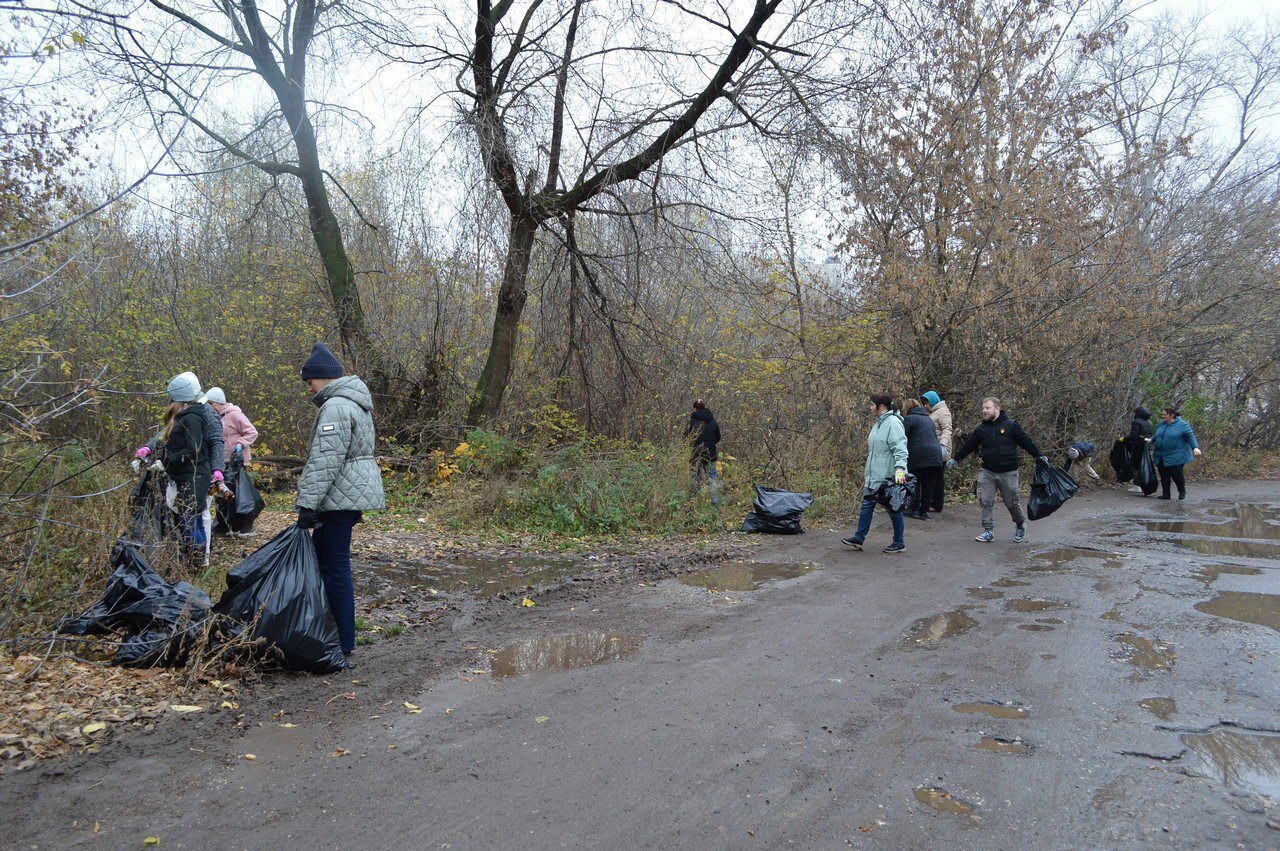 В Рязани прошел заключительный общегородской субботник, проведенный в рамках осеннего месячника по благоустройству и санитарной очистке города, организованного с целью привести в порядок общественные пространства...