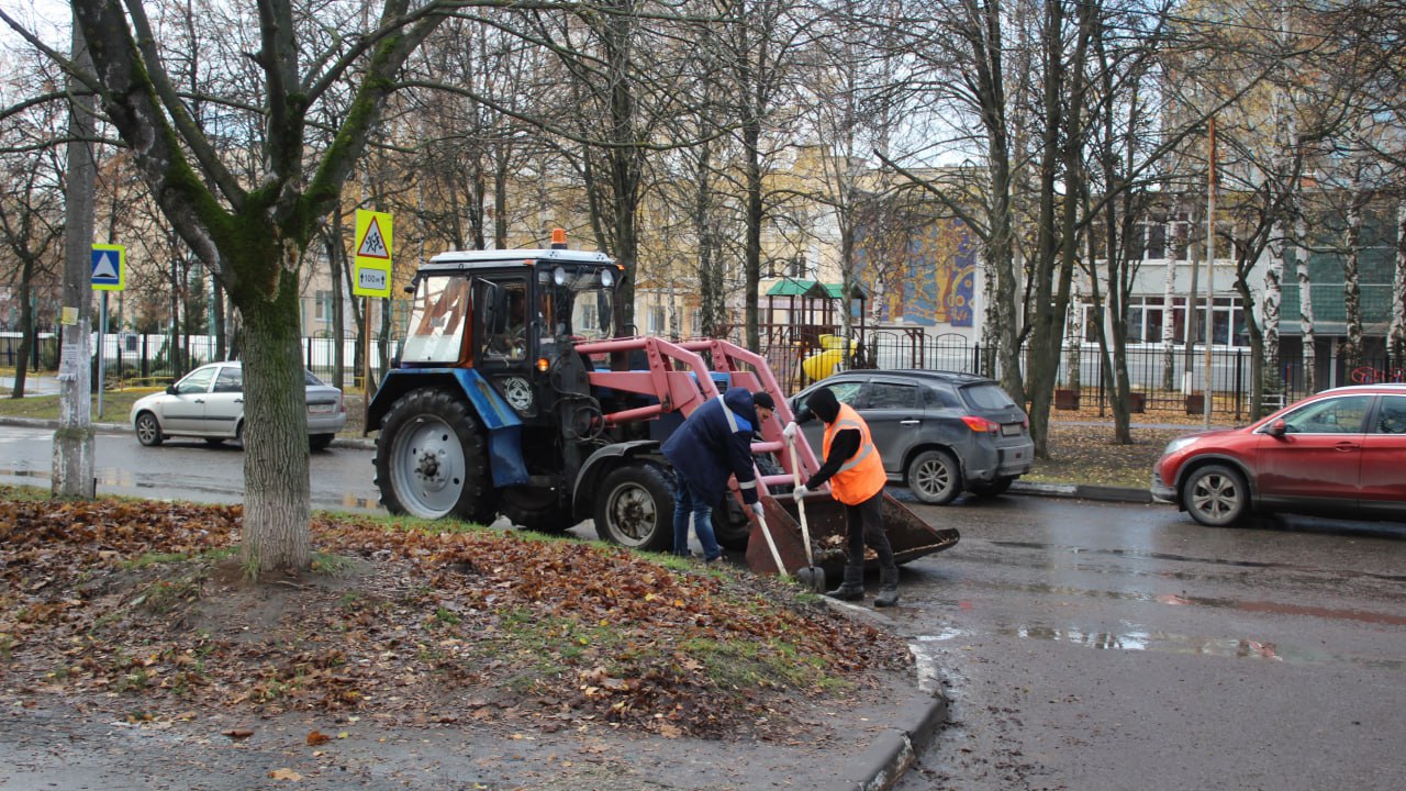 Днем 27 в городе работает спецтехника и сотрудники ДБГ Днем 27 в городе работает спецтехника и сотрудники ДБГ