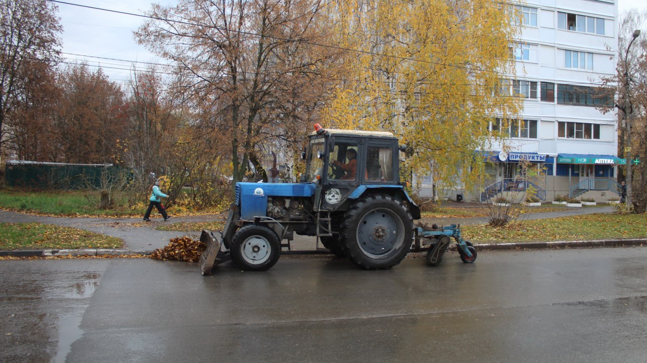 Днем 27 в городе работает спецтехника и сотрудники ДБГ Днем 27 в городе работает спецтехника и сотрудники ДБГ