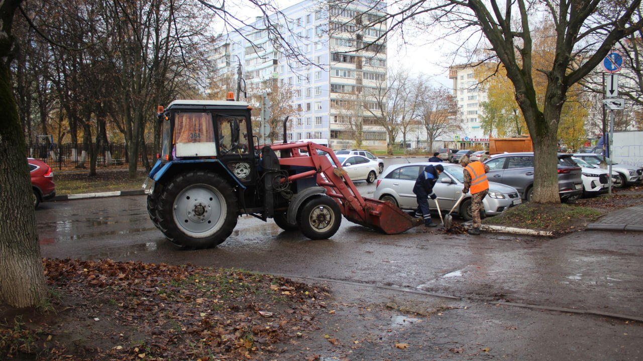 Днем 27 в городе работает спецтехника и сотрудники ДБГ Днем 27 в городе работает спецтехника и сотрудники ДБГ