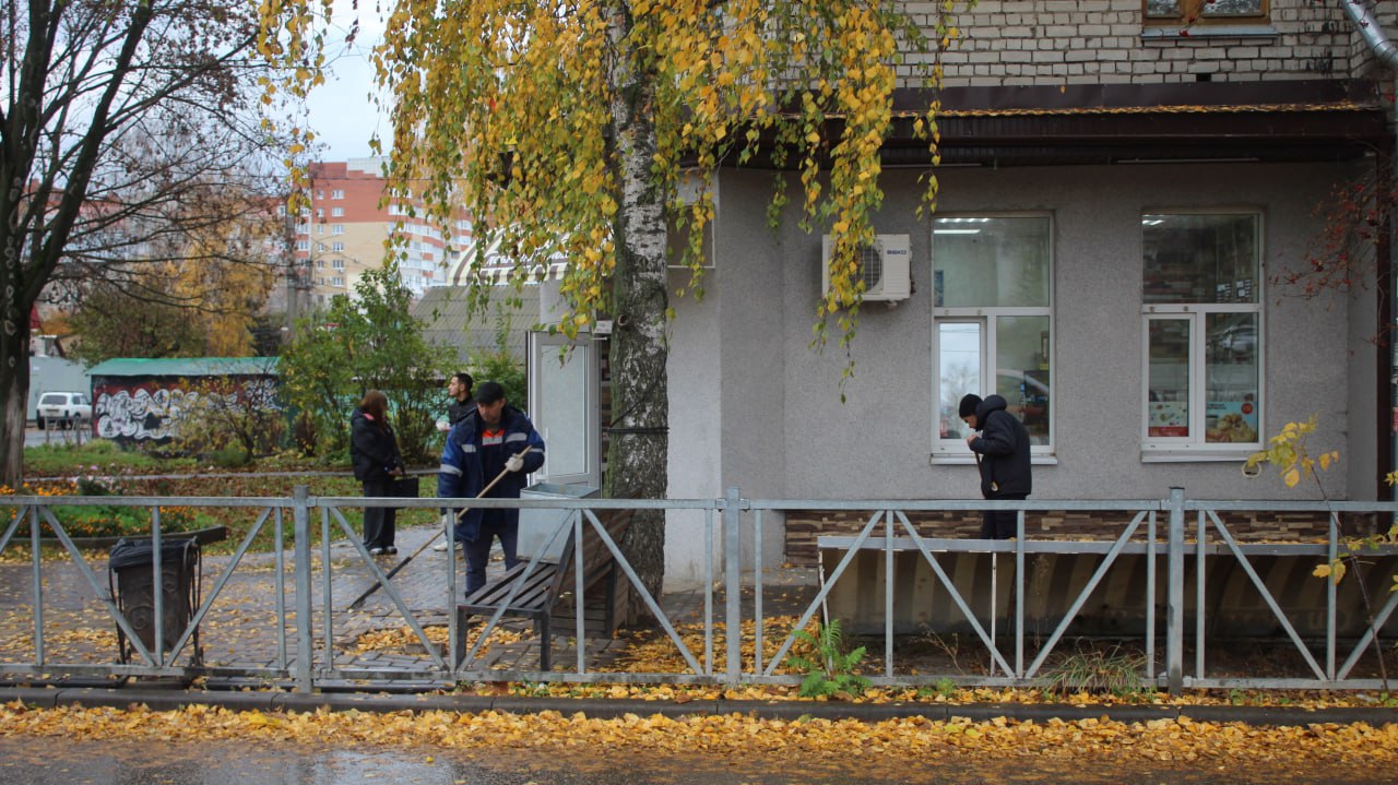 Днем 27 в городе работает спецтехника и сотрудники ДБГ Днем 27 в городе работает спецтехника и сотрудники ДБГ