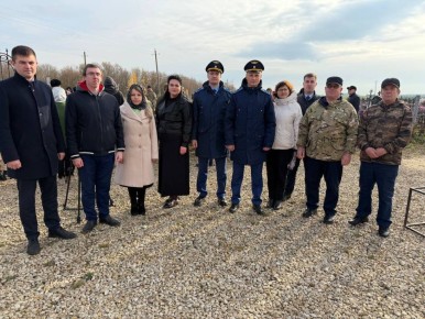 Работники прокуратуры Рязанской области совместно с региональным поисковым движением и движением "Бессмертный полк России" приняли участие в торжественно-траурной церемонии захоронения останков красноармейца Александра...