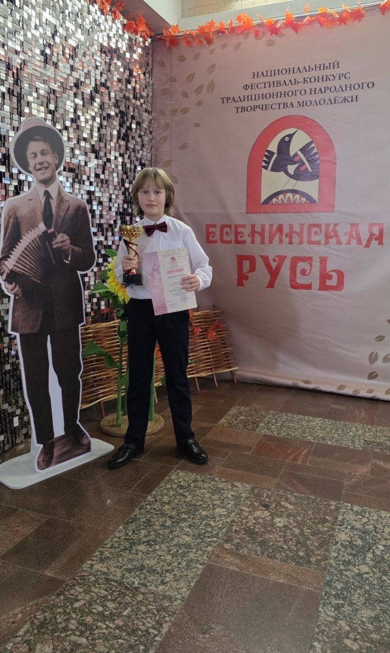 Воспитанники образцового театра-студии «Экспромт» (педагоги Татьяна Коробкова, Андрей Блажилин) Дворца детского творчества выступили на ежегодном межнациональном конкурсе-фестивале «Есенинская Русь» Воспитанники образцового театра-студии «Экспромт» (педагоги Татьяна Коробкова, Андрей Блажилин) Дворца детского творчества выступили на ежегодном межнациональном конкурсе-фестивале «Есенинская Русь»