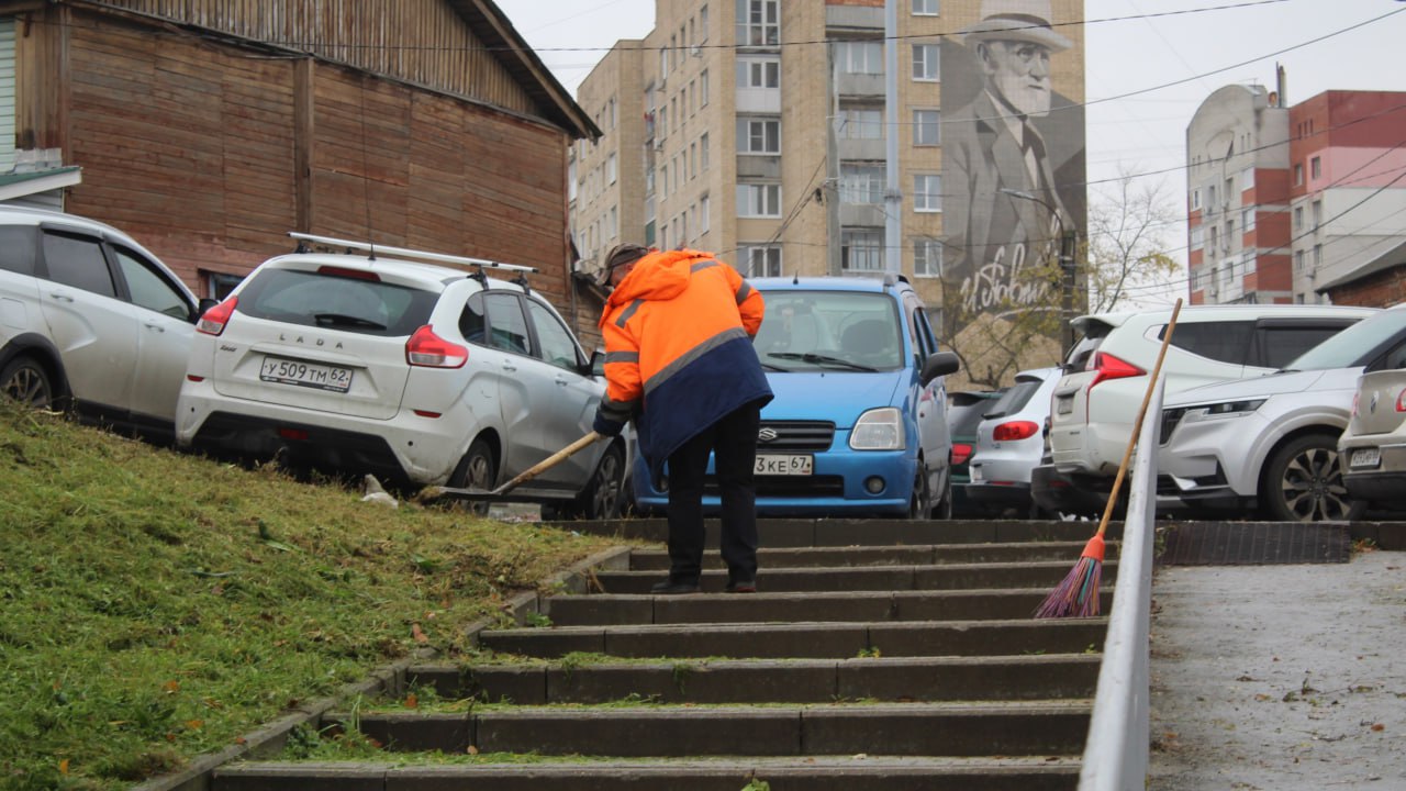 Днем 28 октября в Рязани продолжаются работы по уборке территорий Днем 28 октября в Рязани продолжаются работы по уборке территорий