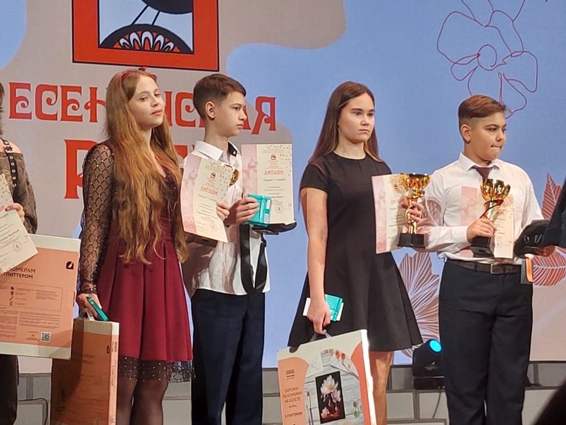 Воспитанники образцового театра-студии «Экспромт» (педагоги Татьяна Коробкова, Андрей Блажилин) Дворца детского творчества выступили на ежегодном межнациональном конкурсе-фестивале «Есенинская Русь» Воспитанники образцового театра-студии «Экспромт» (педагоги Татьяна Коробкова, Андрей Блажилин) Дворца детского творчества выступили на ежегодном межнациональном конкурсе-фестивале «Есенинская Русь»