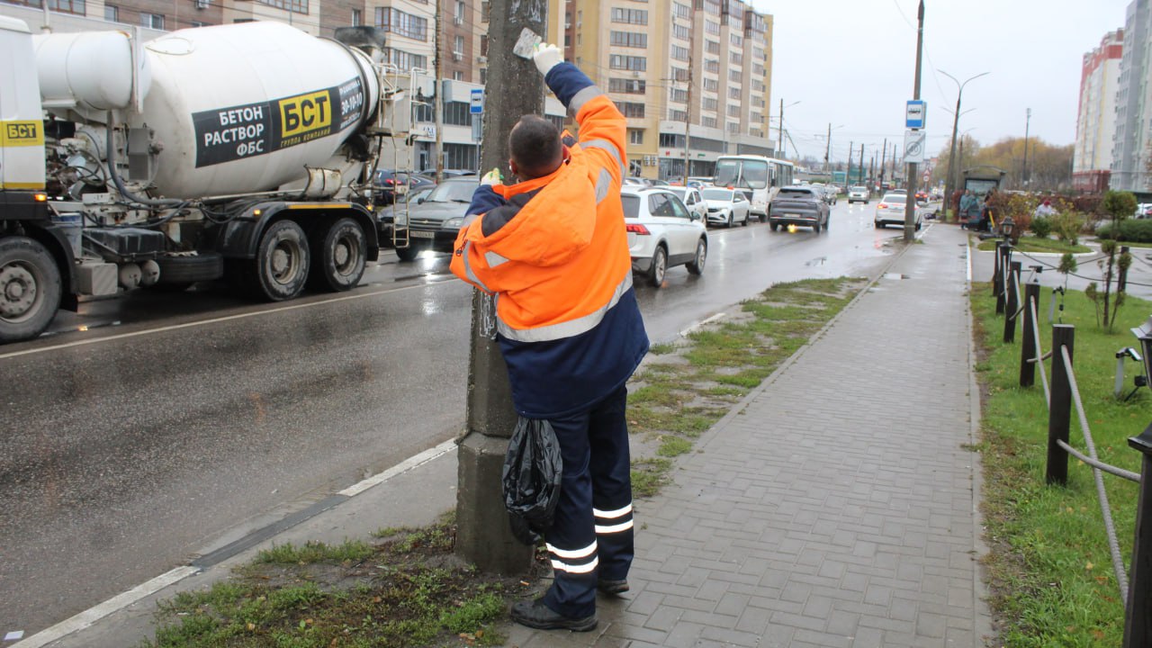Днем 28 октября в Рязани продолжаются работы по уборке территорий Днем 28 октября в Рязани продолжаются работы по уборке территорий