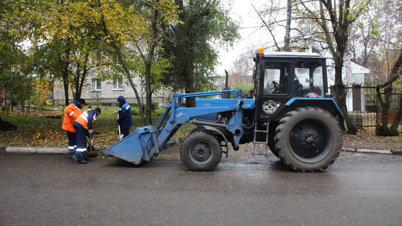 Днем 29 октября в городе работают сотрудники и спецтехника ДБГ Днем 29 октября в городе работают сотрудники и спецтехника ДБГ
