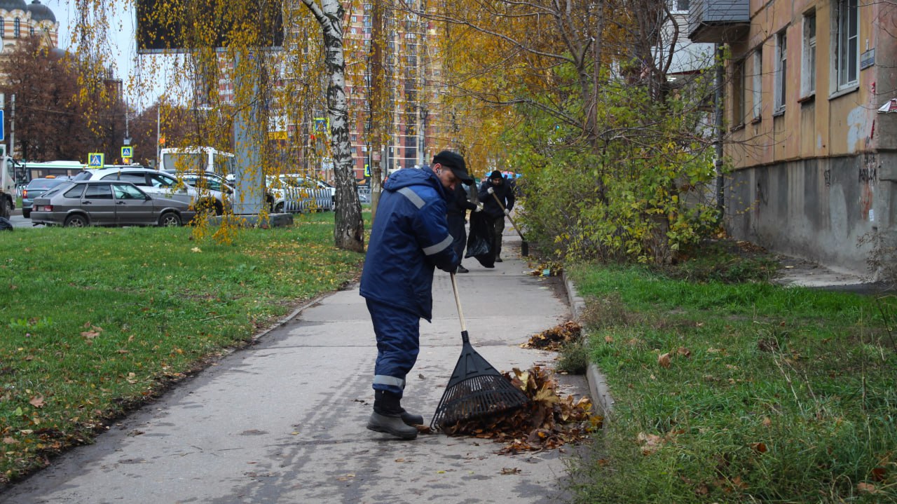 Днем 29 октября в городе работают сотрудники и спецтехника ДБГ Днем 29 октября в городе работают сотрудники и спецтехника ДБГ