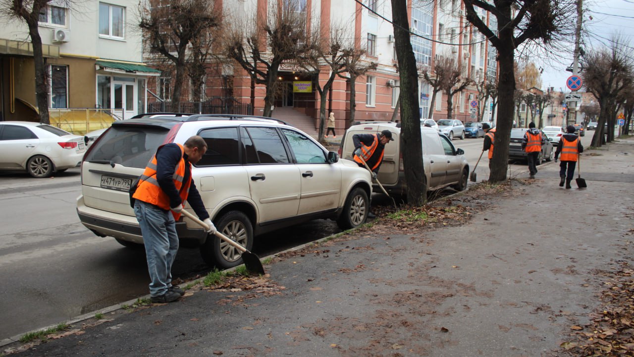 Днем 29 октября в городе работают сотрудники и спецтехника ДБГ Днем 29 октября в городе работают сотрудники и спецтехника ДБГ