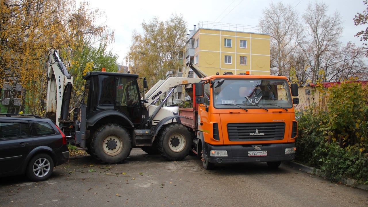 Днем 29 октября в городе работают сотрудники и спецтехника ДБГ Днем 29 октября в городе работают сотрудники и спецтехника ДБГ