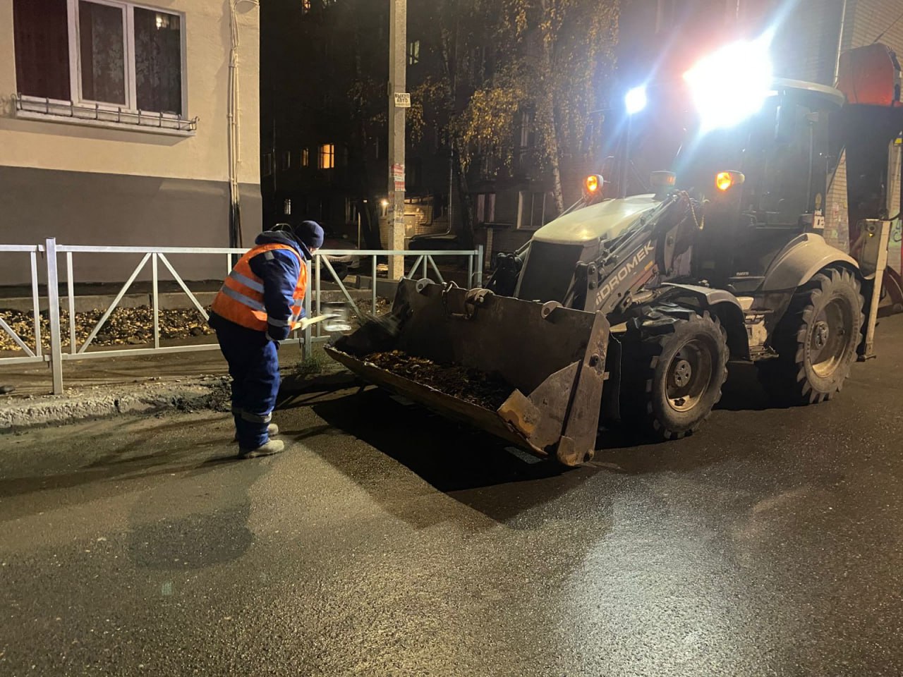 В ночь на 29 октября в городе мыли и подметали дороги общего пользования В ночь на 29 октября в городе мыли и подметали дороги общего пользования