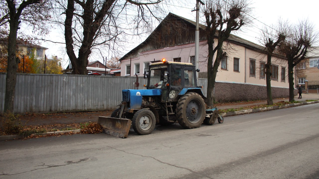 Днем 29 октября в городе работают сотрудники и спецтехника ДБГ Днем 29 октября в городе работают сотрудники и спецтехника ДБГ