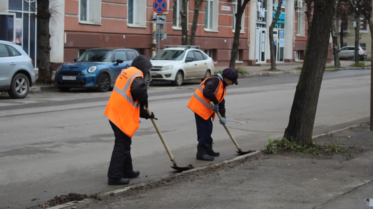 Днем 29 октября в городе работают сотрудники и спецтехника ДБГ Днем 29 октября в городе работают сотрудники и спецтехника ДБГ