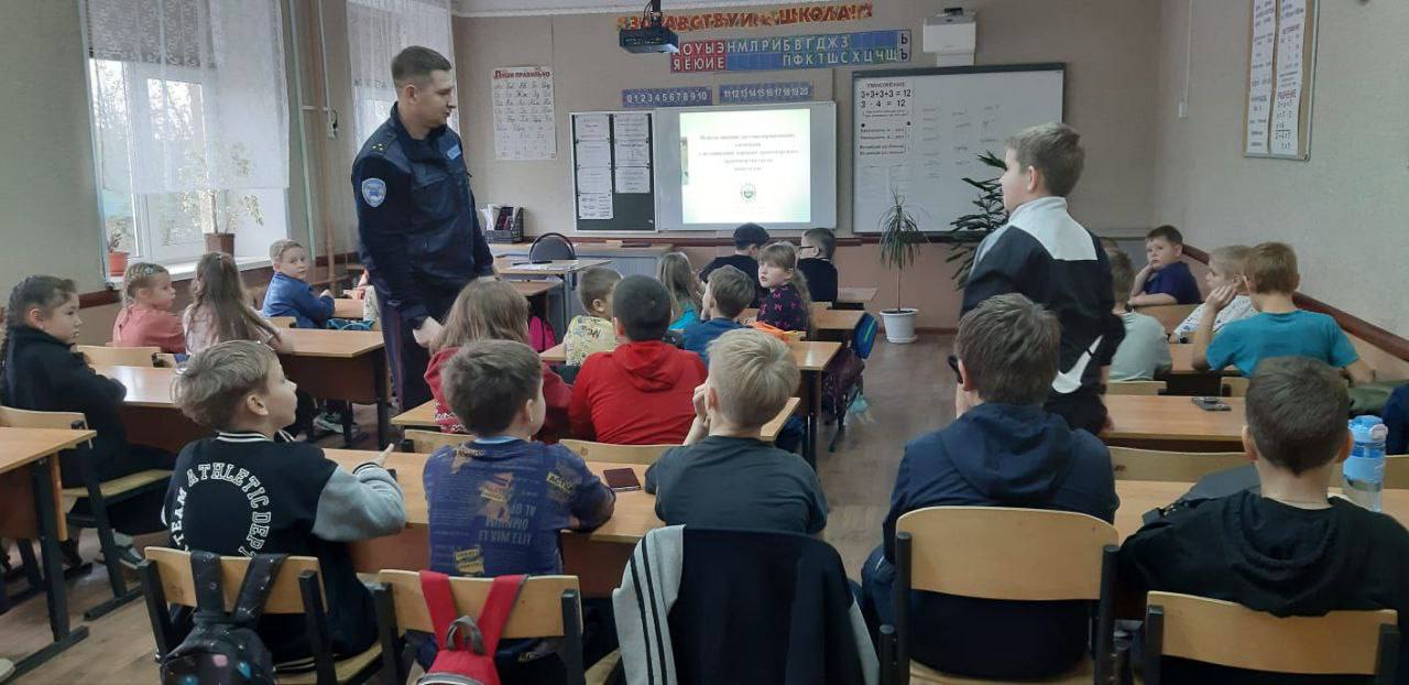 В период осенних каникул школьникам как никогда актуально напомнить о дорожной безопасности В период осенних каникул школьникам как никогда актуально напомнить о дорожной безопасности