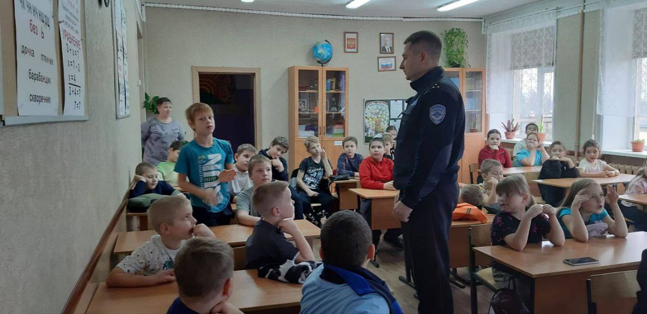 В период осенних каникул школьникам как никогда актуально напомнить о дорожной безопасности В период осенних каникул школьникам как никогда актуально напомнить о дорожной безопасности