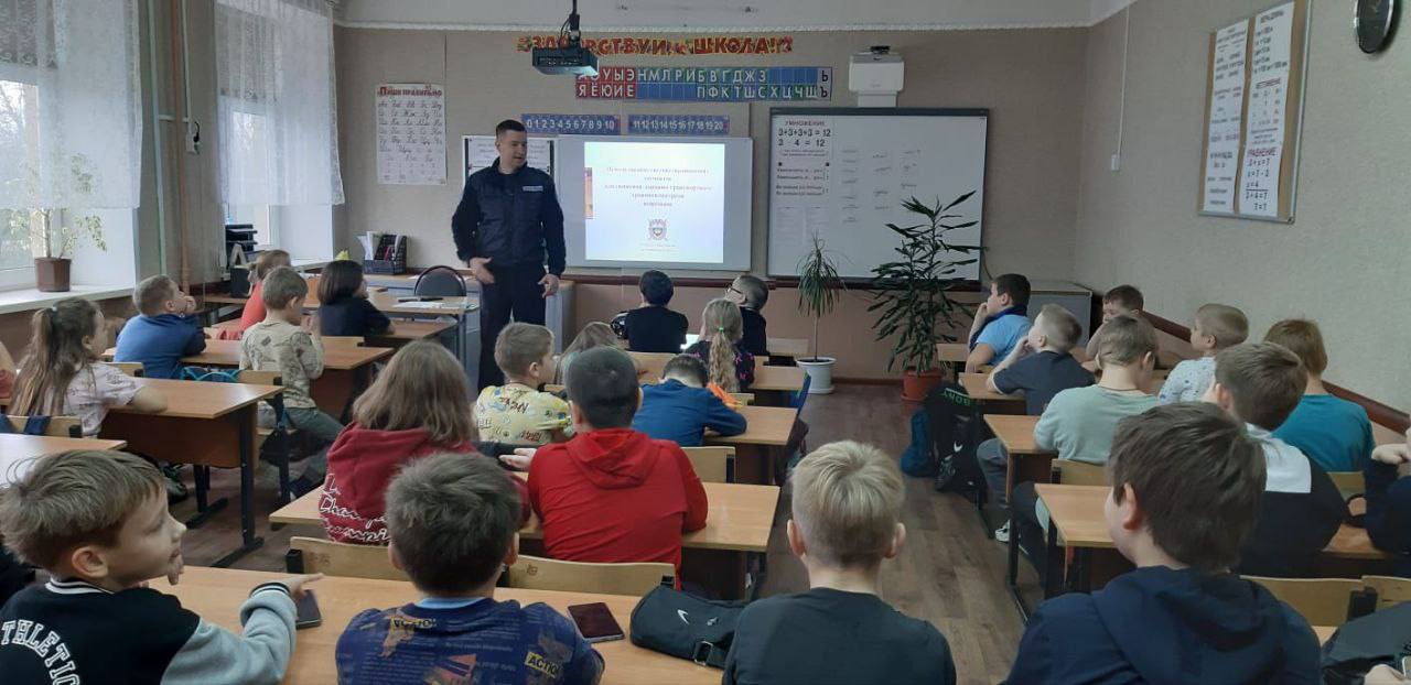 В период осенних каникул школьникам как никогда актуально напомнить о дорожной безопасности В период осенних каникул школьникам как никогда актуально напомнить о дорожной безопасности