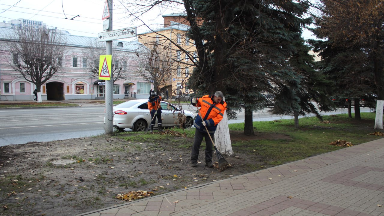 Днем 31 октября комплексные работы по благоустройству территорий выполняли на улицах Циолковского, Семашко, Первомайский проспект, Сенная, Нахимова Днем 31 октября комплексные работы по благоустройству территорий выполняли на улицах Циолковского, Семашко, Первомайский проспект, Сенная, Нахимова