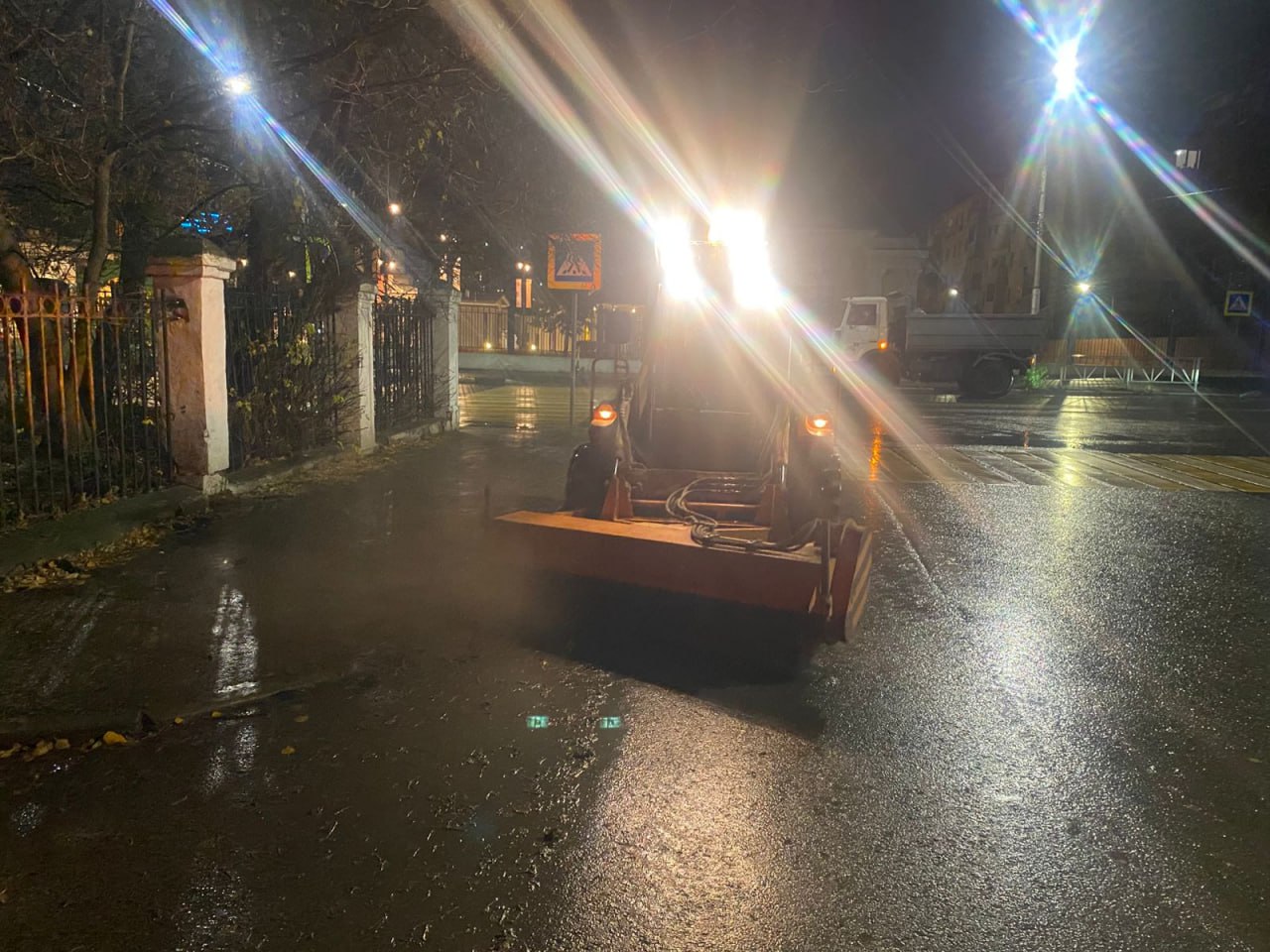 В ночь на 31 октября в городе работала спецтехника ДБГ В ночь на 31 октября в городе работала спецтехника ДБГ