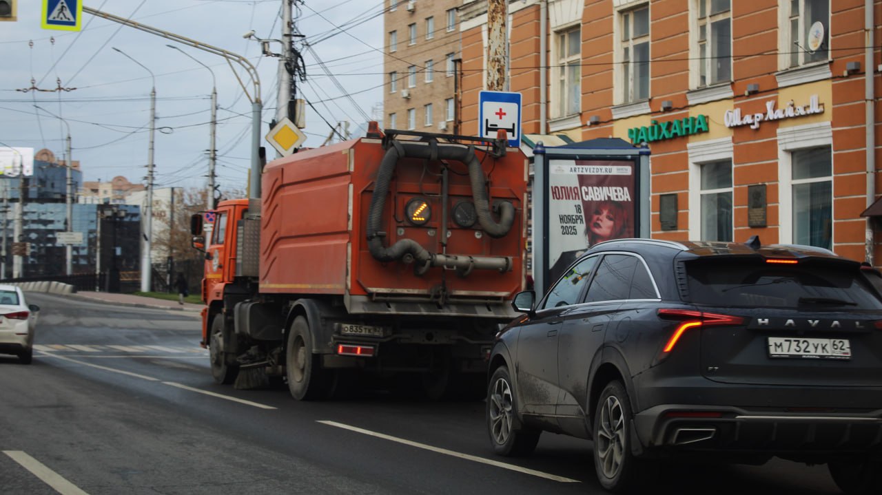 Днем 31 октября комплексные работы по благоустройству территорий выполняли на улицах Циолковского, Семашко, Первомайский проспект, Сенная, Нахимова Днем 31 октября комплексные работы по благоустройству территорий выполняли на улицах Циолковского, Семашко, Первомайский проспект, Сенная, Нахимова