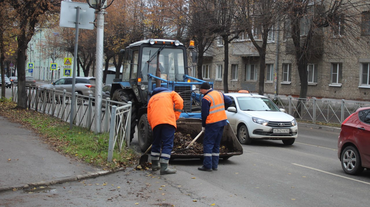 Днем 31 октября комплексные работы по благоустройству территорий выполняли на улицах Циолковского, Семашко, Первомайский проспект, Сенная, Нахимова Днем 31 октября комплексные работы по благоустройству территорий выполняли на улицах Циолковского, Семашко, Первомайский проспект, Сенная, Нахимова
