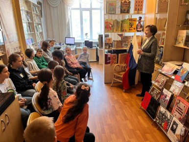 В преддверии государственного праздника в «Музее рукописной книги» Рязанского Дворца детского творчества для обучающихся состоялось познавательное мероприятие, приуроченное ко Дню народного единства