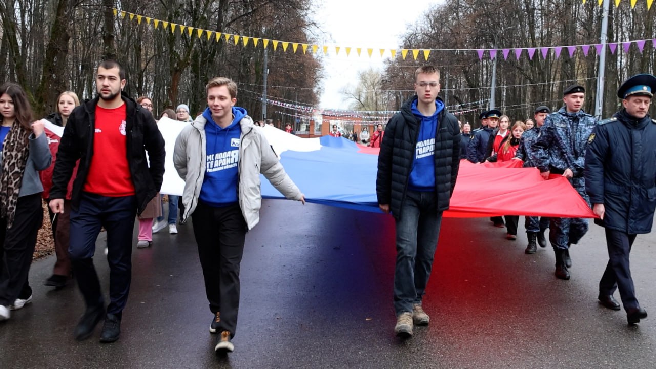 Накануне Дня народного единства от рязанского Лесопарка состоялось отправление автоколонны с гуманитарным грузом для бойцов в зону специальной военной операции Накануне Дня народного единства от рязанского Лесопарка состоялось отправление автоколонны с гуманитарным грузом для бойцов в зону специальной военной операции