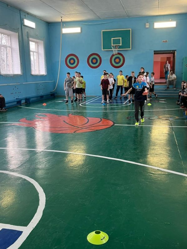 В спортивном зале школы-интерната № 18 прошло физкультурно-спортивное мероприятие «Веселые старты «Мы вместе»» для воспитанников спортивной школы «Орион»