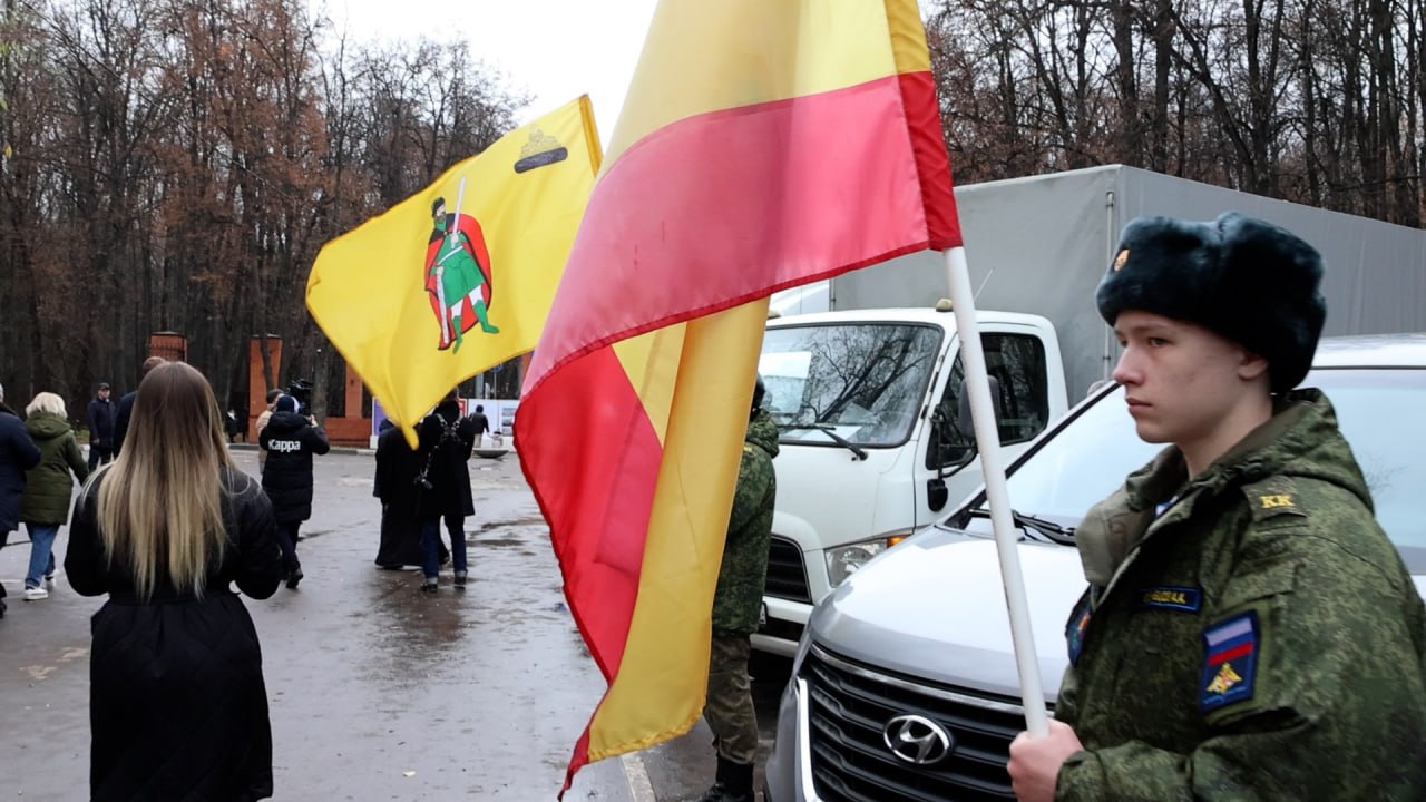 Накануне Дня народного единства от рязанского Лесопарка состоялось отправление автоколонны с гуманитарным грузом для бойцов в зону специальной военной операции Накануне Дня народного единства от рязанского Лесопарка состоялось отправление автоколонны с гуманитарным грузом для бойцов в зону специальной военной операции