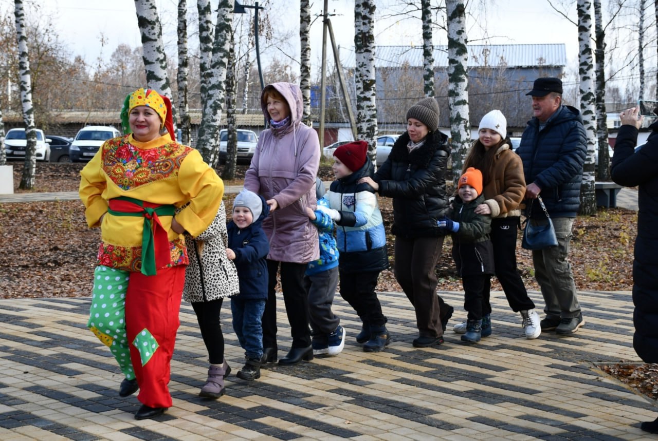 2 ноября в Сасове рядом с Авиагородком открыли сквер «100 березок» 2 ноября в Сасове рядом с Авиагородком открыли сквер «100 березок»