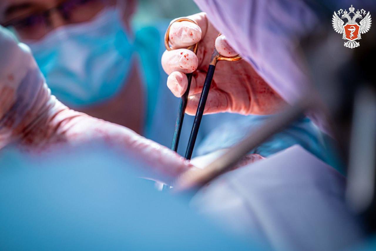 Врачи федерального центра Минздрава России провели операцию пациенту с дважды пересаженным сердцем Врачи федерального центра Минздрава России провели операцию пациенту с дважды пересаженным сердцем