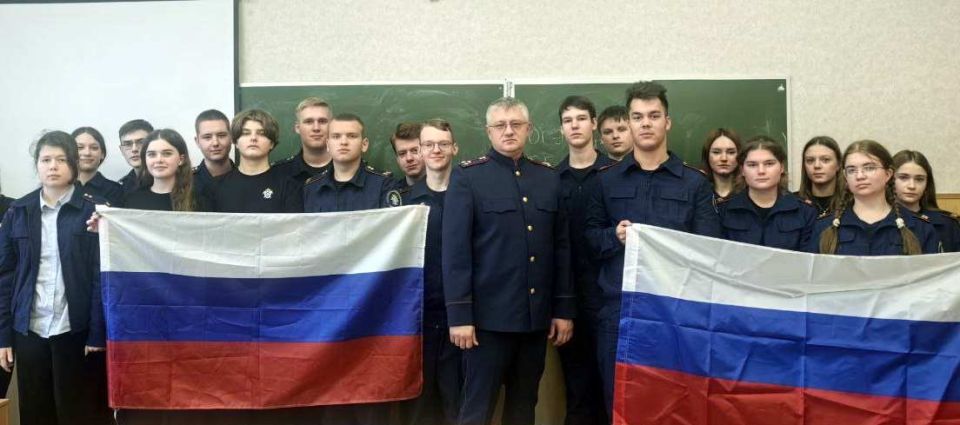 Сотрудник следственного управления провел занятие для учащихся кадетского класса