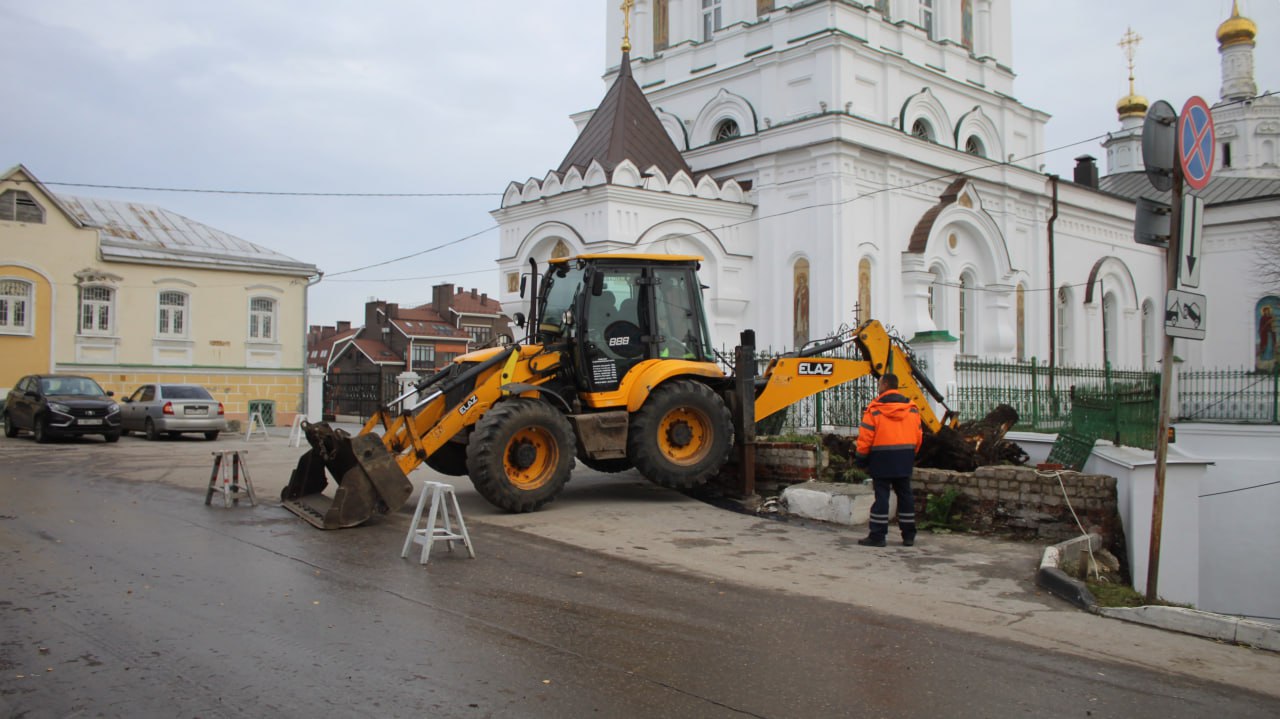 Днем 6 ноября в Рязани сотрудники ДБГ выполняли уборку дорог и тротуаров Днем 6 ноября в Рязани сотрудники ДБГ выполняли уборку дорог и тротуаров