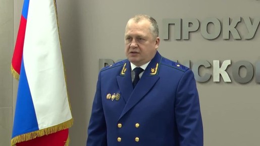 Первые звёзды: в областной прокуратуре вручили погоны лейтенантов трём молодым работникам