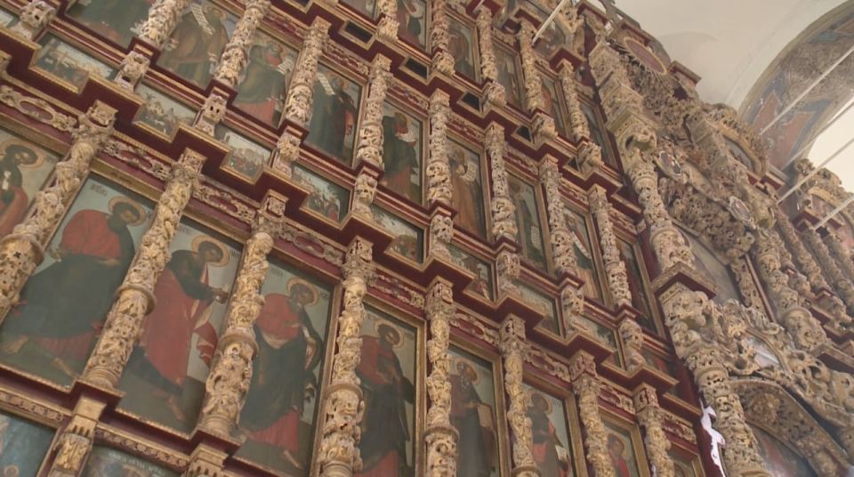 Порядка 150 икон из Успенского собора реставрируют в мастерских Москвы и Владимира