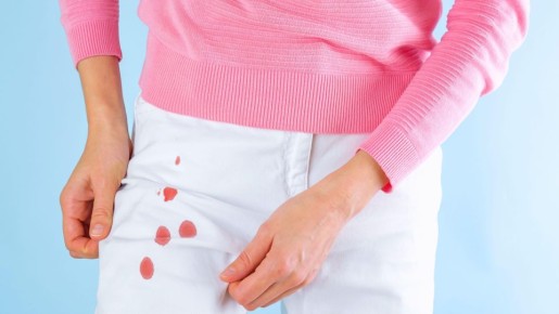 Выведите пятна от краски с любимых джинсов за минуту: поможет «бабушкин» метод