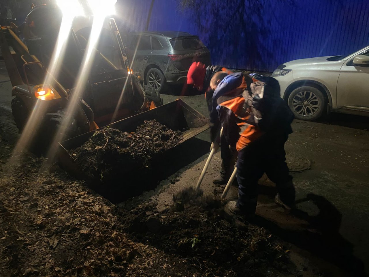 В ночь на 7 ноября в Рязани выполнялась уборка дорог и тротуаров В ночь на 7 ноября в Рязани выполнялась уборка дорог и тротуаров